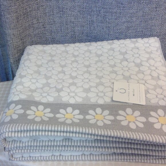 BRAND NEW Alfred Sung Daisy Cotton set of (2) BATH Towels - Picture 1 of 6